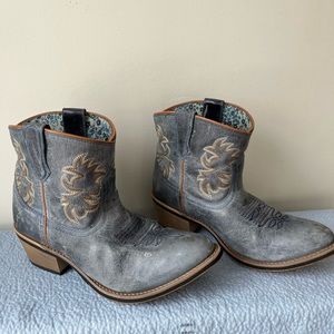 Women’s Laredo cowgirl boots Size 8